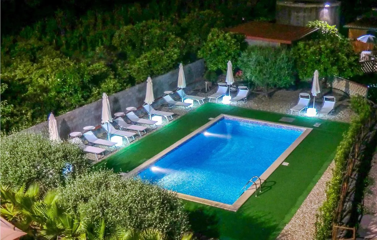 Stunning Apartment In Santa Venerina